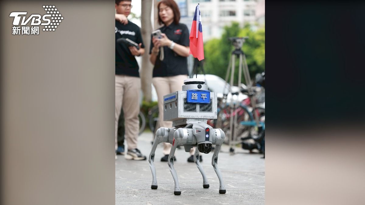 台北市政府引入智能機器狗。(圖/華子琛攝)