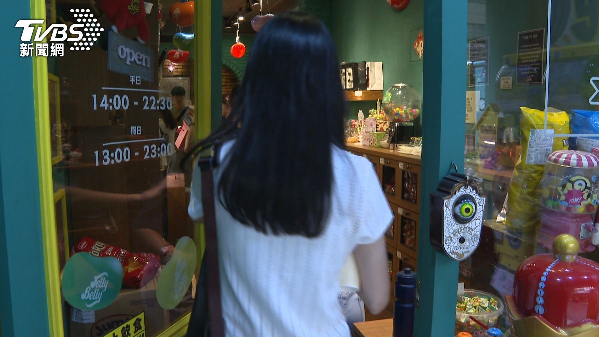 除了損失備用金外，店家還需花費數千元更換門鎖。(圖／TVBS) 