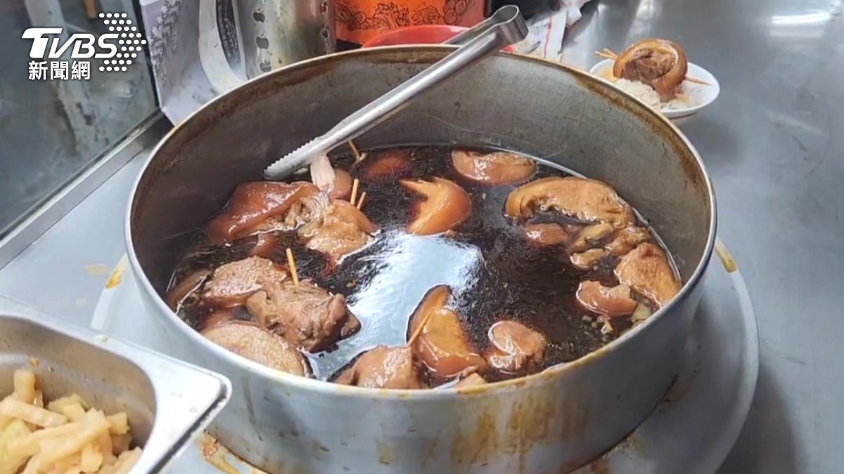 另一位控肉飯老闆鄭先生則提到，漲價幅度可能不只5元。(圖／TVBS) 