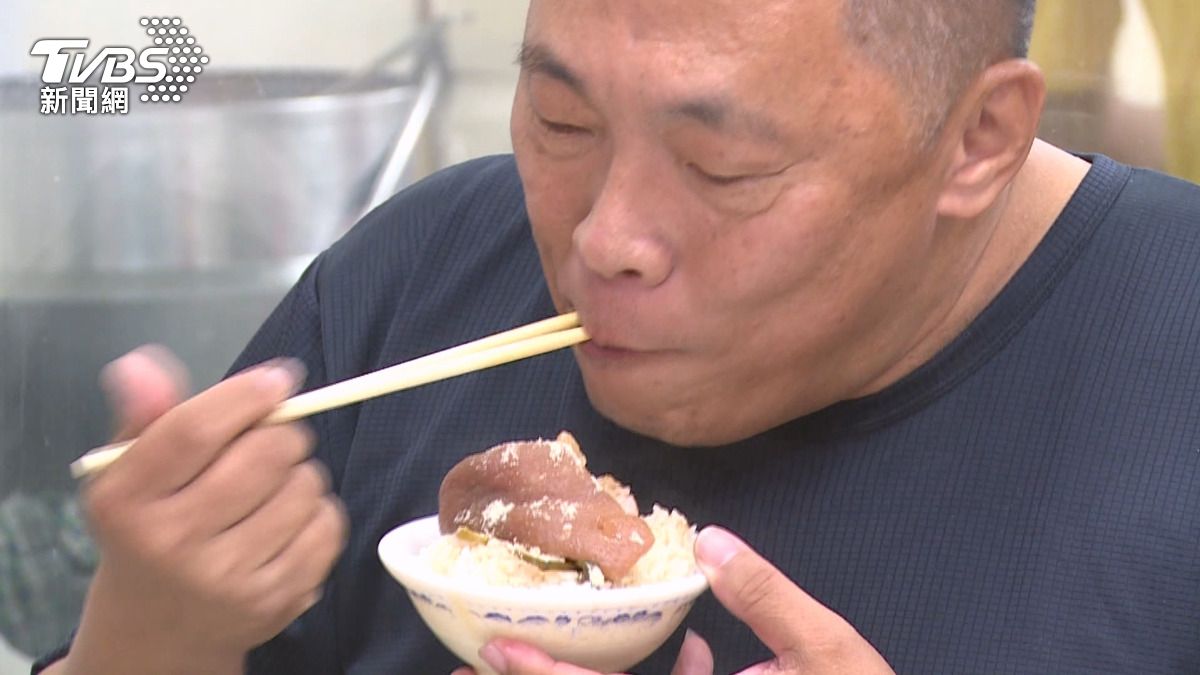 許多民眾雖然感受到價格上漲的壓力，但仍表示「還是要吃啊」。(圖／TVBS) 