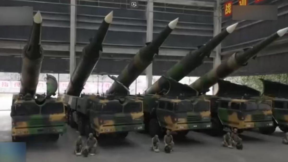 北京近期公布火箭軍為閱兵進行訓練的畫面,外傳多款「傳說級」的新型飛彈,可能在93閱兵首度亮相。(圖/CCTV+)