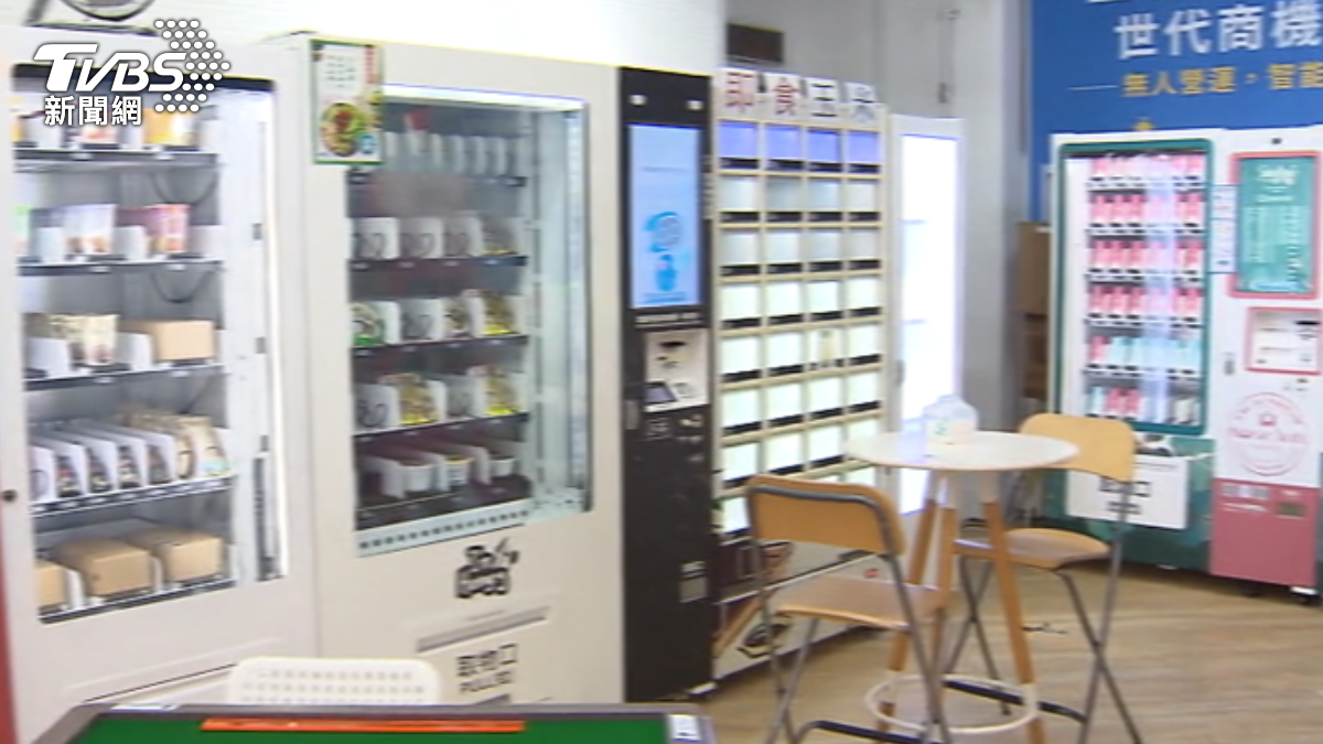 販賣機速創業、省人力,廠商推系統設計客製化。(圖/TVBS)