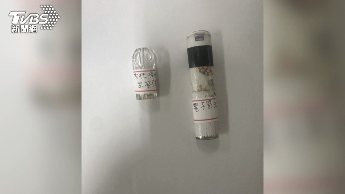 肉圓故鄉抓毒女!BMW違停引警關切 通緝犯藏喪屍煙彈栽了。(圖/警方提供)
