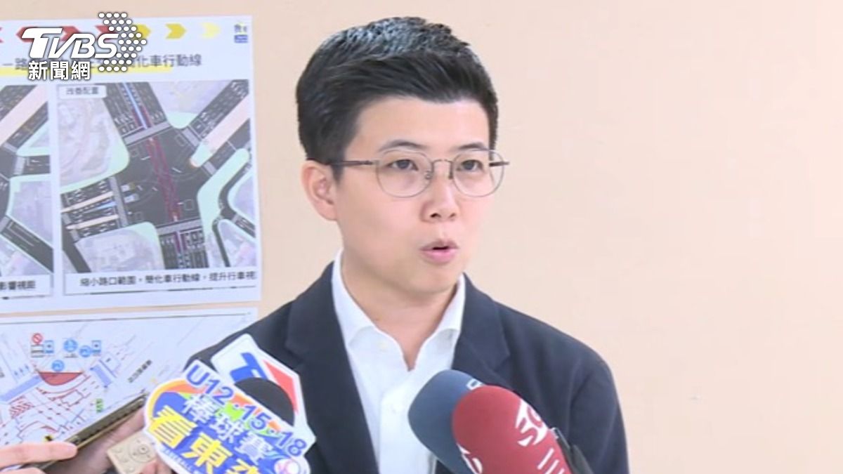 台北市議員苗博雅痛批市府搞突襲。(圖/TVBS)