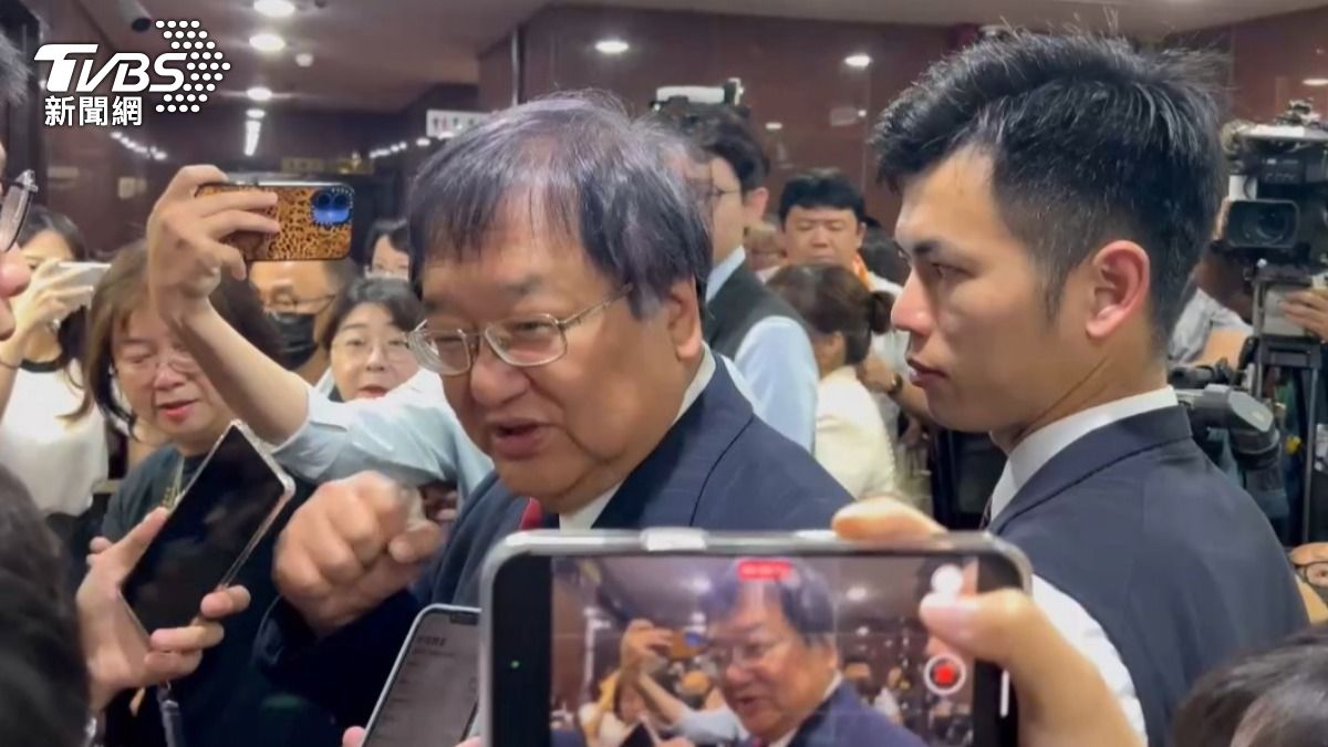 確認下台後首現身！談新衛福部長石崇良　邱泰源說了這句話