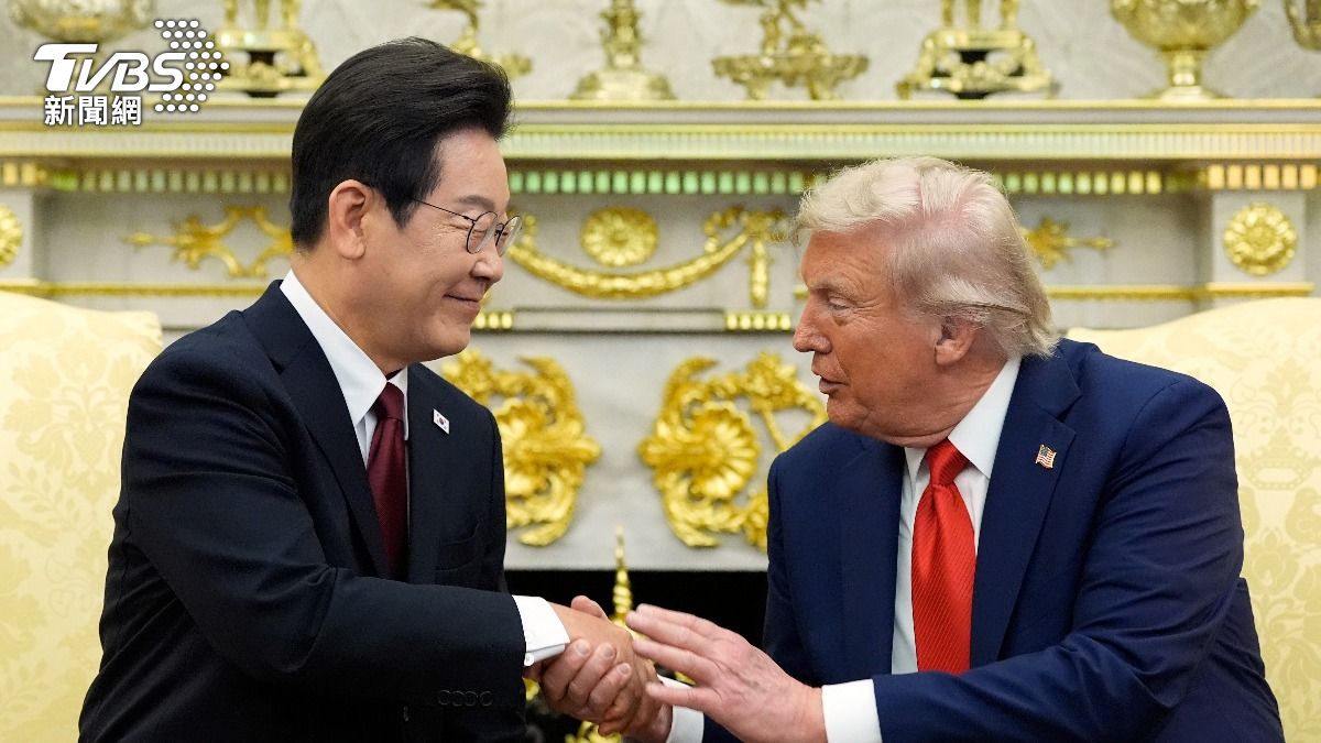 韓國總統李在明（左）25日會晤美國總統川普。（圖／達志影像美聯社）