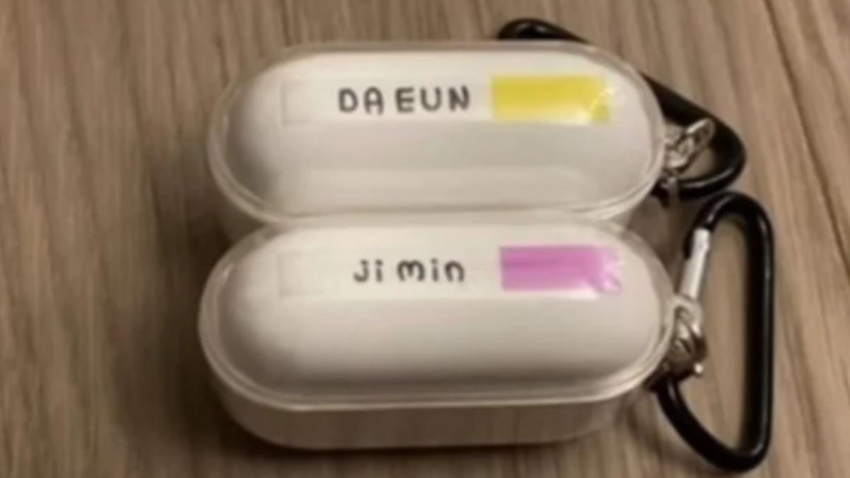 女方曬出與Jimin有關的生活日常，耳機盒上印有她與Jimin名字。（圖／翻攝自KPOP韓娛前線）