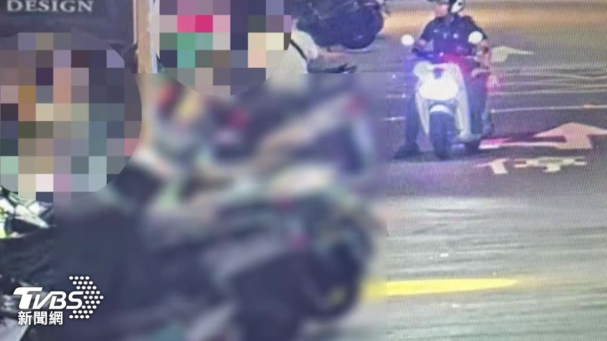 警方到場勸離。（圖／TVBS）