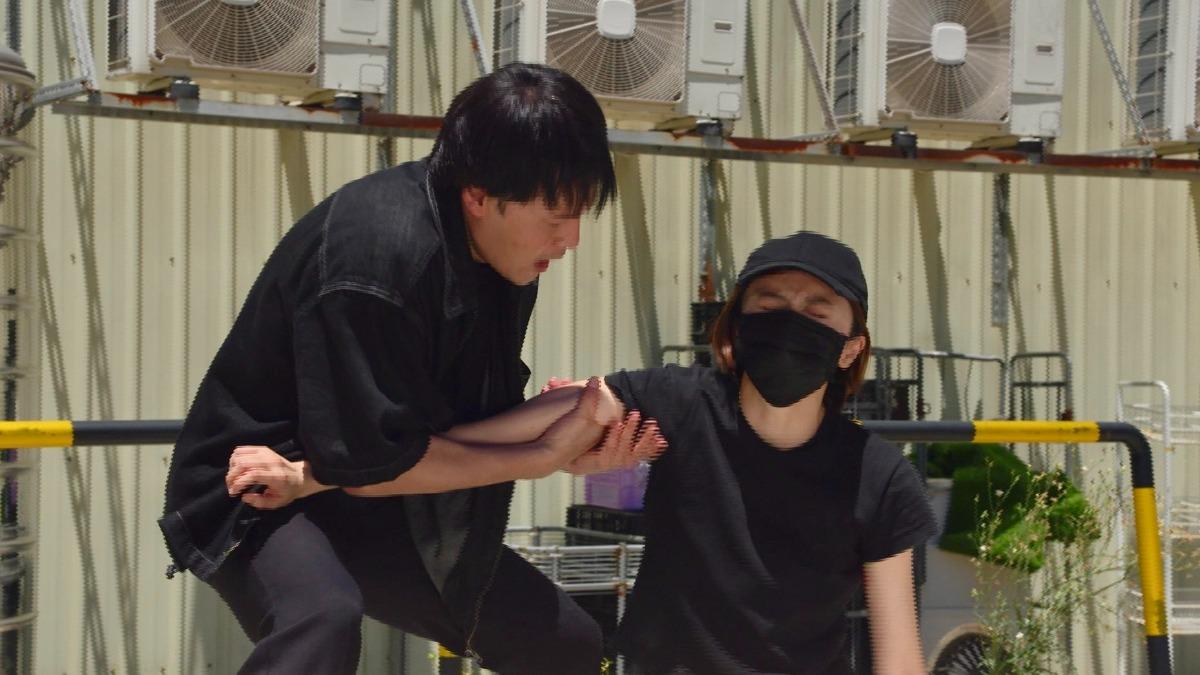 王瞳為愛搏命演出「肩膀濺血」　黃文星曝慘烈傷勢：像被卡車輾過