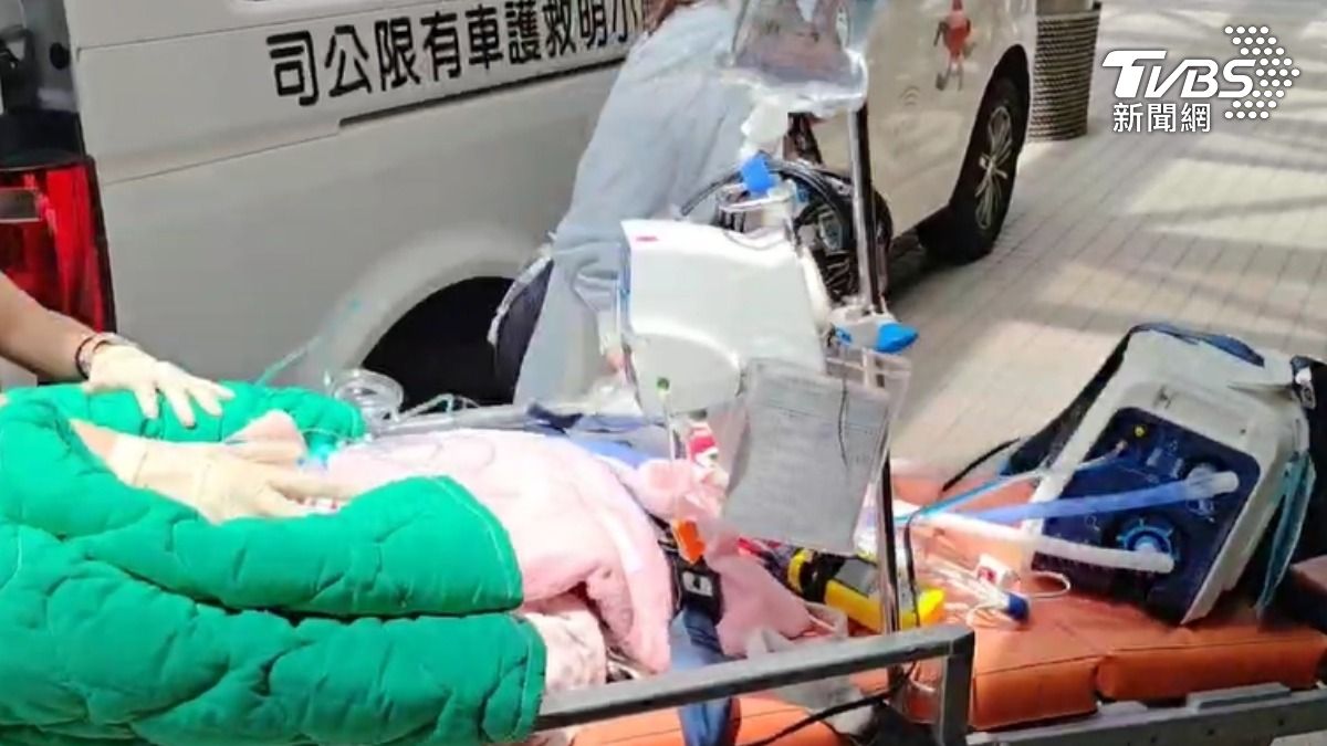 「小平安」抵達林口長庚醫院（圖／TVBS）