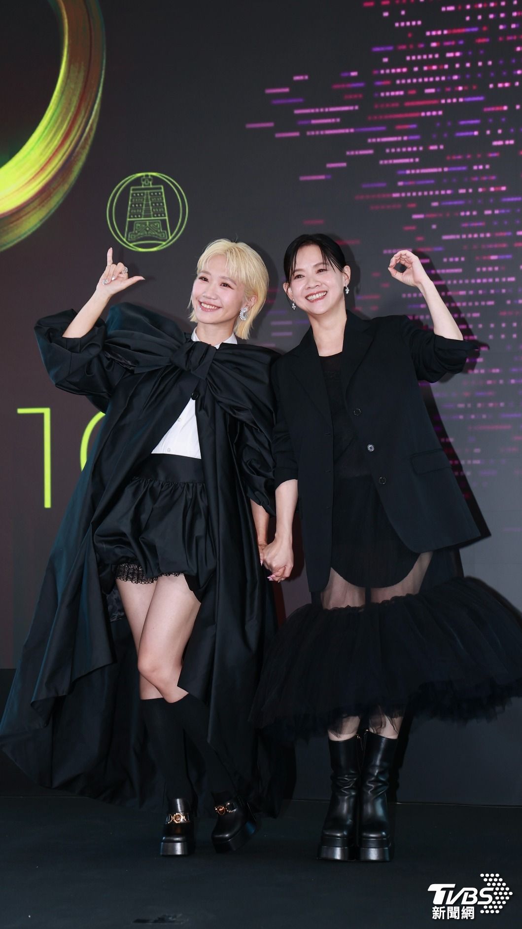 Lulu(左)和曾寶儀呼籲入圍者要先準備感言。(圖/黃城碩攝)