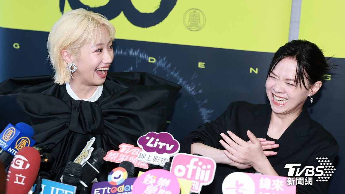 曾寶儀(右)和Lulu訪問歡笑不斷。(圖/黃城碩攝)