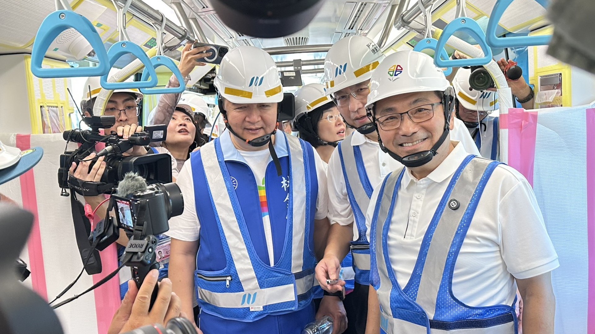 ▲侯友宜市長關心列車測試狀況。(圖片來源:新北市政府捷運工程局)