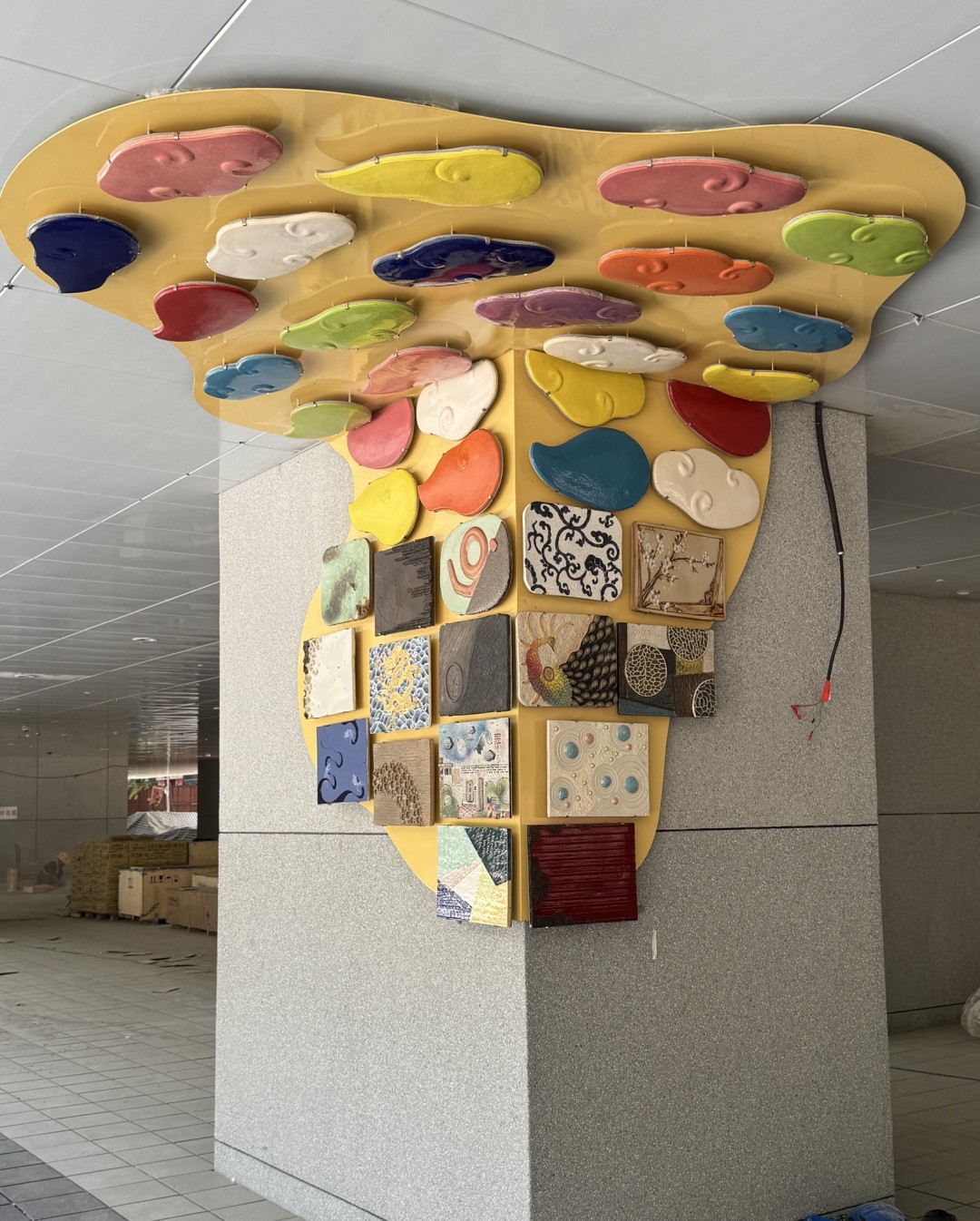 ▲聚集全台近70位陶藝家作品《玩陶》。(圖片來源:新北市政府捷運工程局)