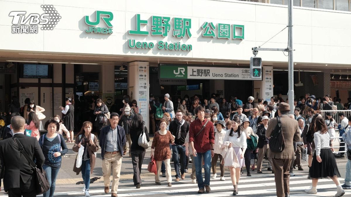 日本JR上野站傳出新幹線列車車廂內發生行動電源起火事件,造成1人受傷。(示意圖片/Shutterstock達志影像)
