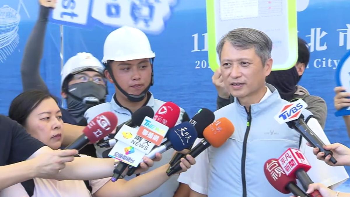 新北市勞工局長陳瑞嘉說明補助方案。(圖/TVBS)
