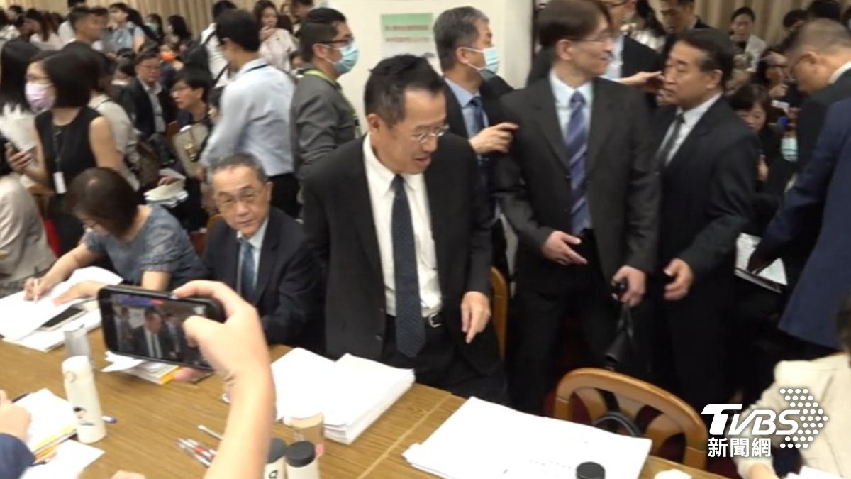 顧立雄受訪(圖/TVBS資料畫面)