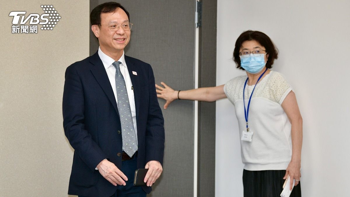 石崇良說,上任後將首要解決急診壅塞和護理人員短缺問題。(圖/胡瑞麒攝)