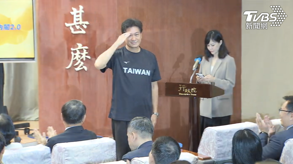兩位運動員，奧運羽球金牌李洋，和「假日飛刀手」的陳義信入閣。（圖／TVBS）