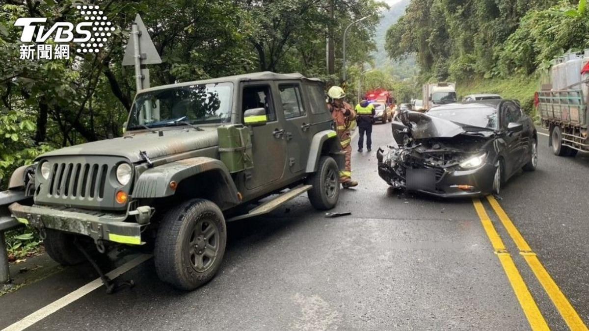 軍卡又出「撞」況！他車身被撞凹　協商問「單位全名」慘遭連長踢群