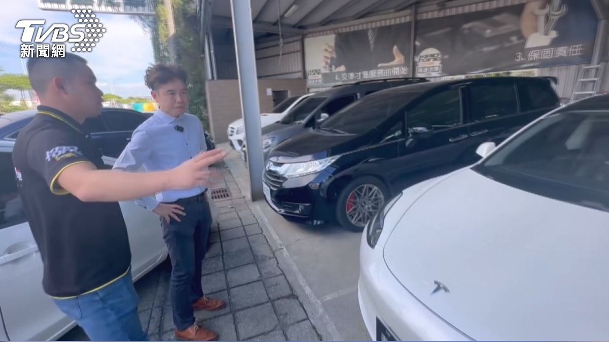 美車關稅恐降 特斯拉中古價跌10%。(圖/TVBS)