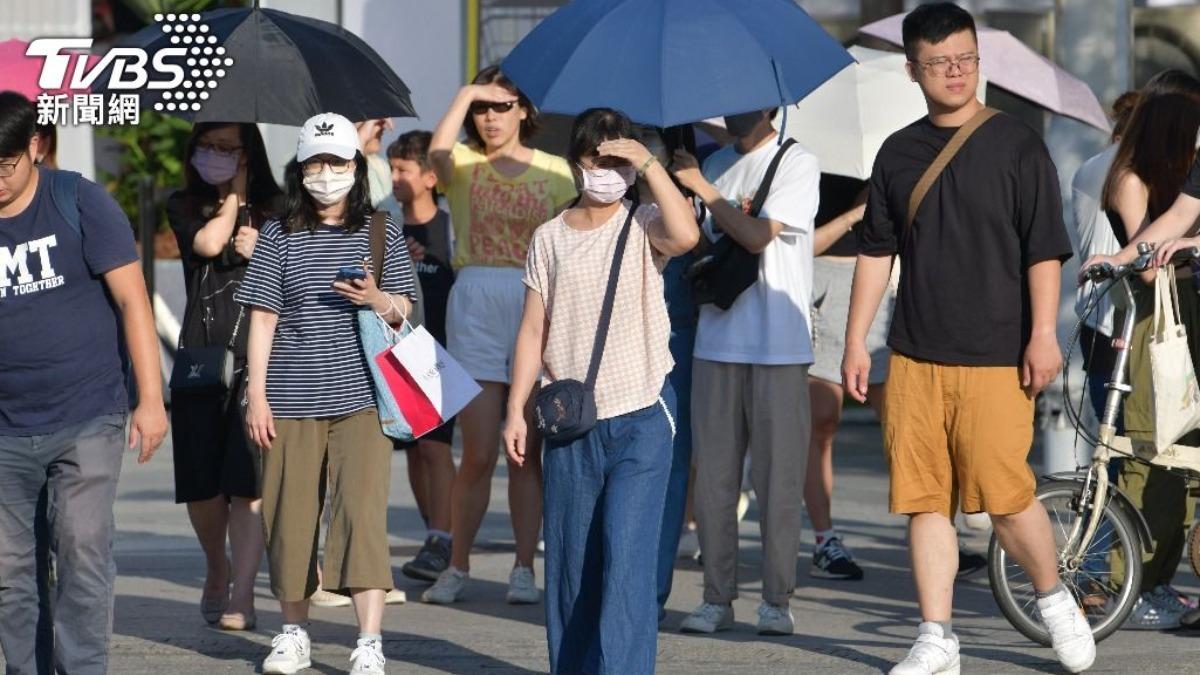 夏季氣溫屢創新高，要特別提防「熱傷害」上身。（示意圖／胡瑞麒攝）
