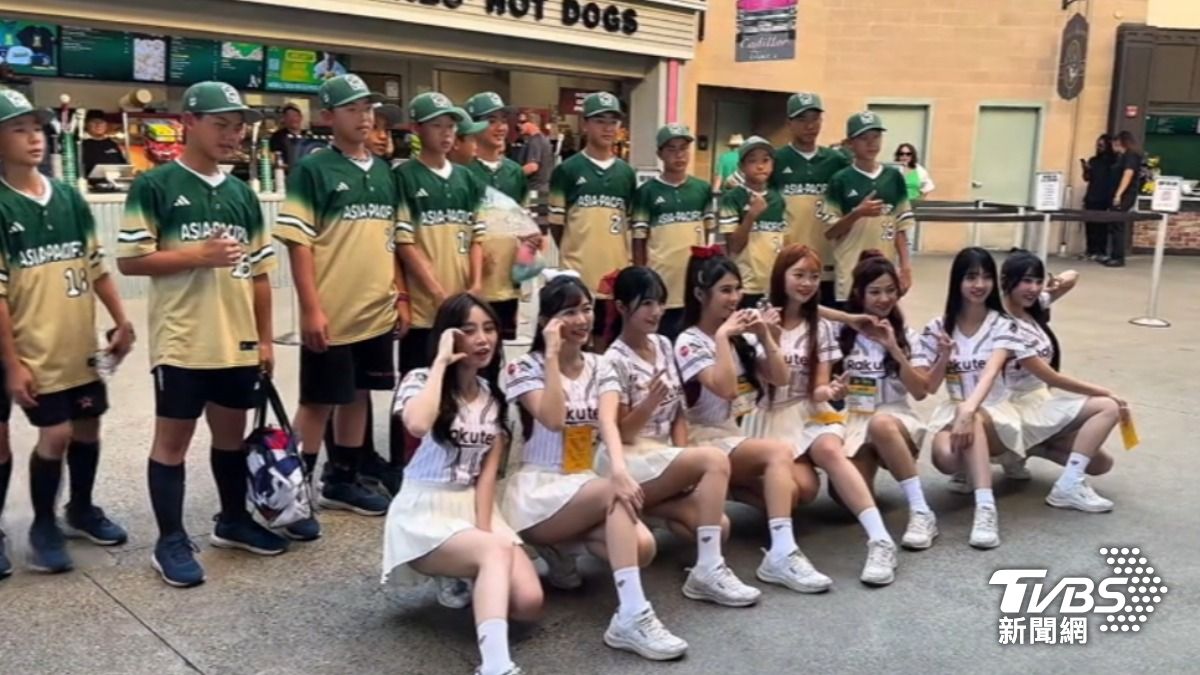 台灣東園少棒在威廉波特世界少棒賽奪冠，小將們和教練團受邀參加MLB運動家台灣日活動。（圖片來源／樂天桃猿提供）