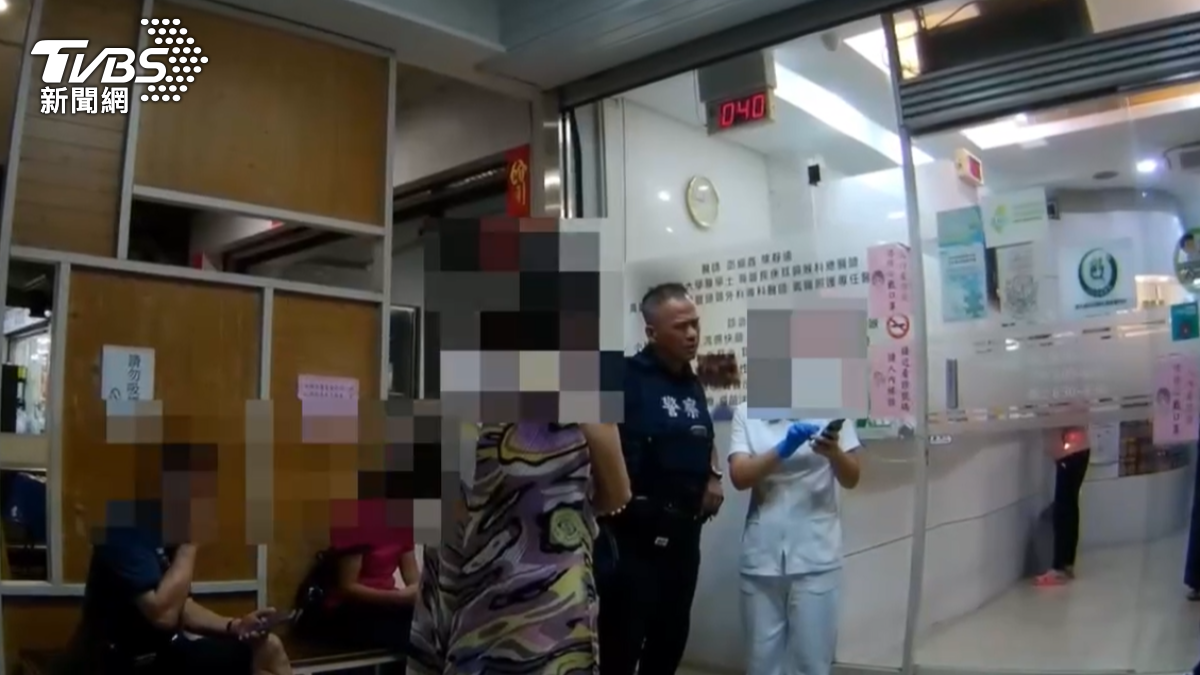 高雄一名女子在28日到三民區某家診所看診，回家時卻發現錢包不見，出動警察到場調閱監視器。（圖／TVBS）