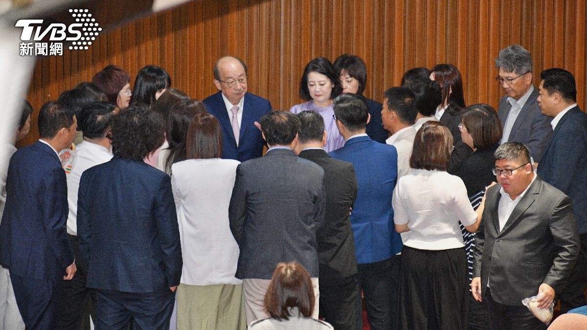 民進黨團大會改在議場進行，被解讀是柯建銘在化解逼宮。（圖／胡瑞麒攝）