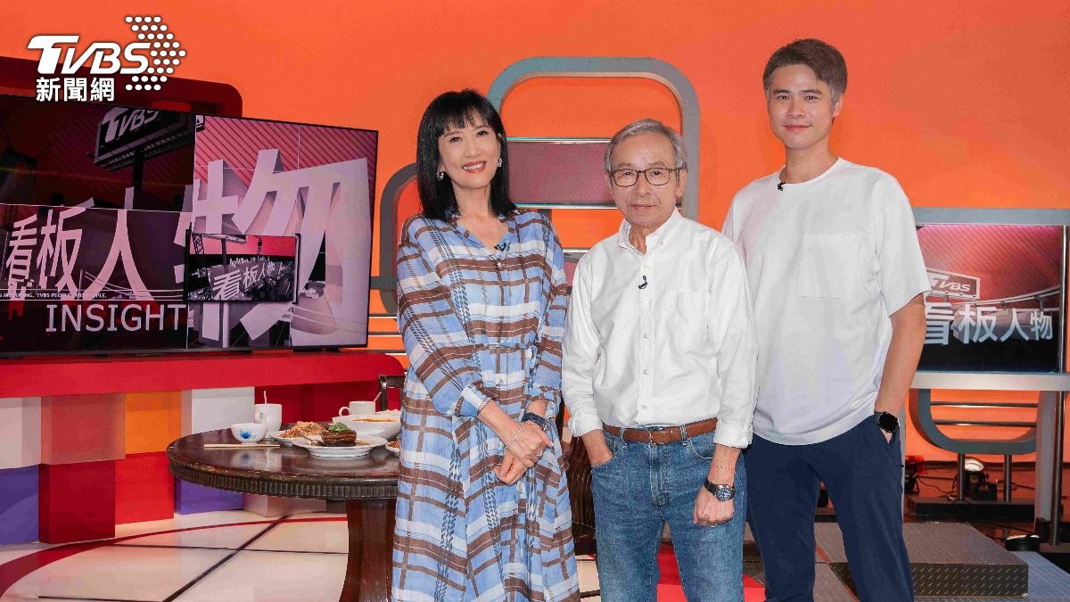 吳念真、吳定謙父子於《看板人物》合體,和方念華暢聊家庭故事與舞台創作。(圖/TVBS)