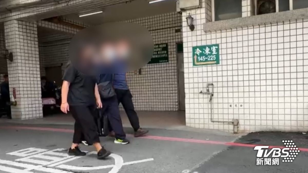 高雄婦遭吊車輾爆頭亡 2兒認屍見母「血肉模糊」崩潰癱軟