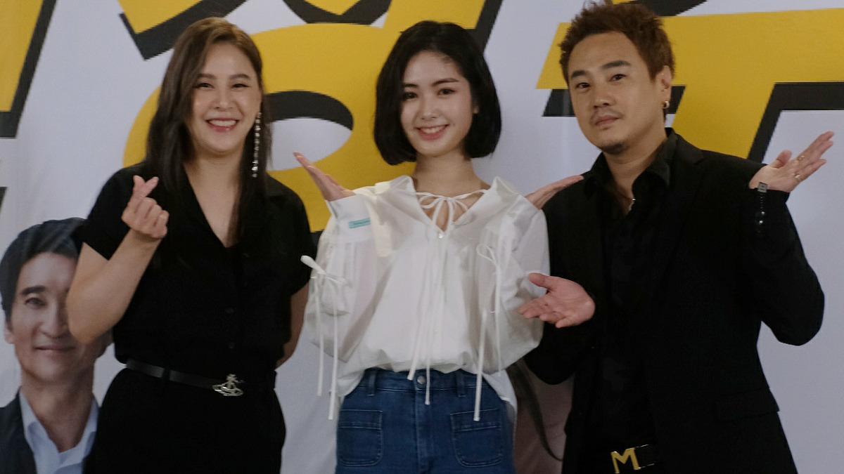 台灣演員黃小柔、雷嘉汭和綠茶。（圖／童心娛樂提供）
