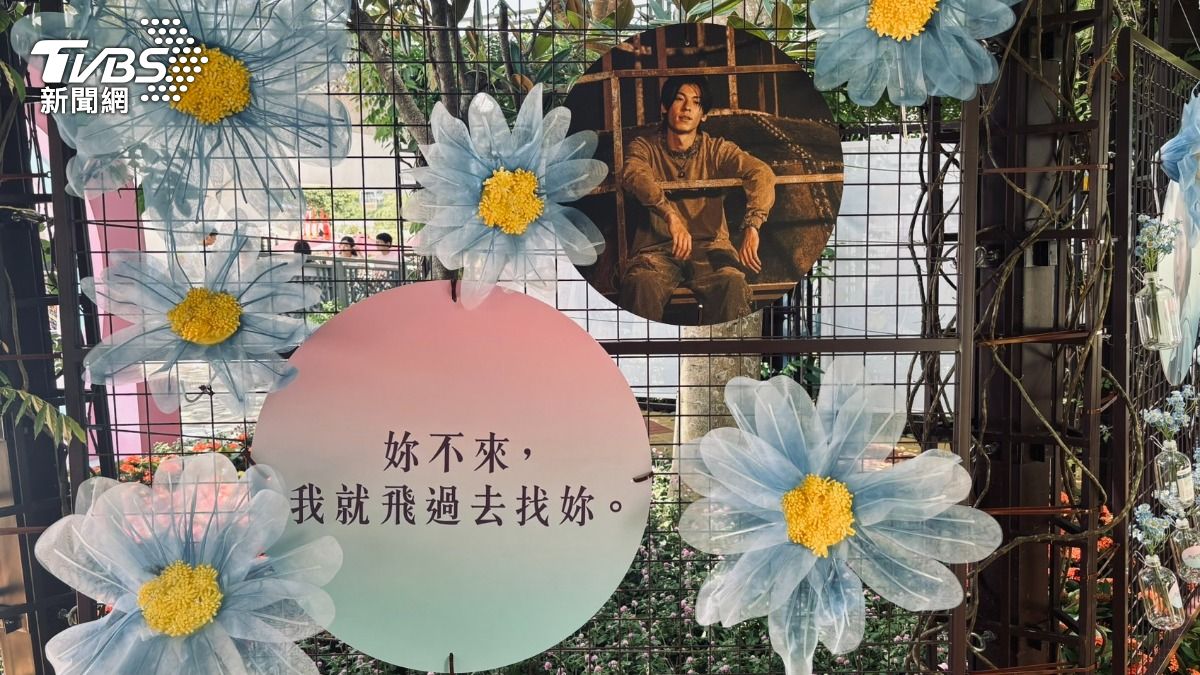 戀愛花園中許光漢的劇照及電影中浪漫金句。(圖/羅子欣攝)