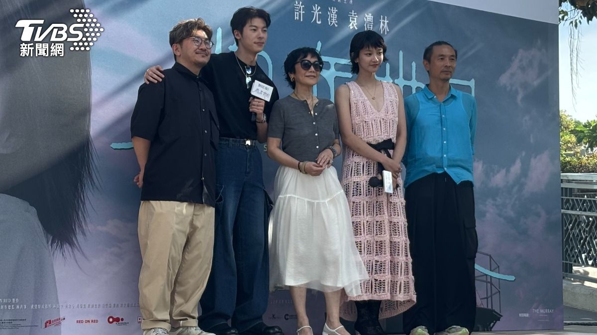 《他年她日》導演龔兆平、許光漢、監製張艾嘉、袁澧林、藝術總監文念中。(圖/羅子欣攝)