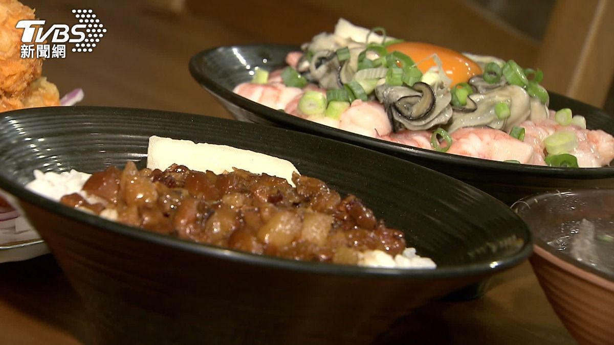 林口知名痛風魯肉飯,先前因為低消惹議,沒想到現在卻突然宣布將熄燈。(圖/TVBS)