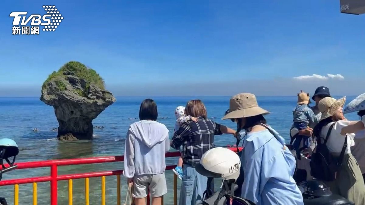南台灣暑假最後狂熱!小琉球「下水餃」盛況 民宿業者終於笑了(圖/TVBS)