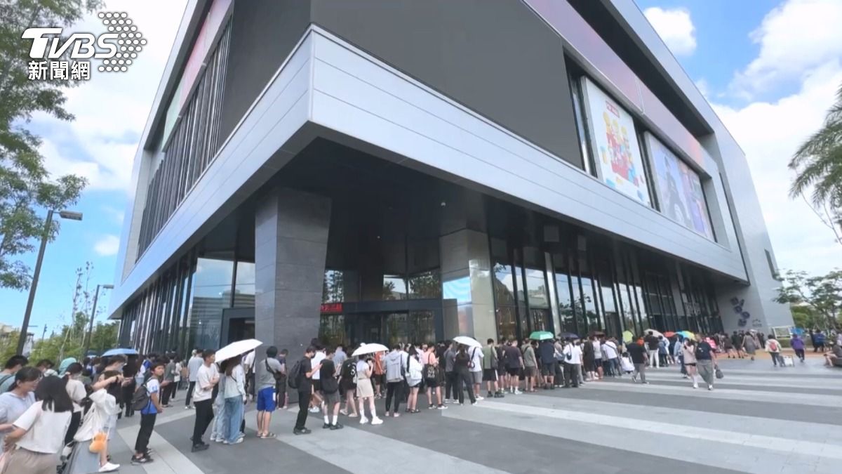 南部獨家60品牌吸客!新光三越台南店「寶可夢」粉絲通宵排隊(圖/TVBS)