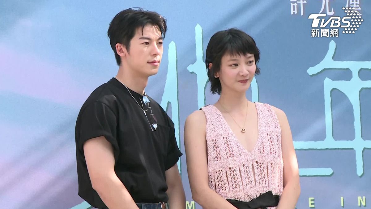 許光漢、袁澧林合體宣傳新電影《他年她日》。(圖/TVBS)