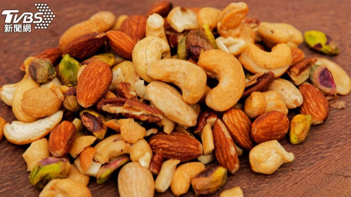 專家曝選對零食很重要，「堅果」就是不錯的選擇之一。（示意圖／shutterstock達志影像）