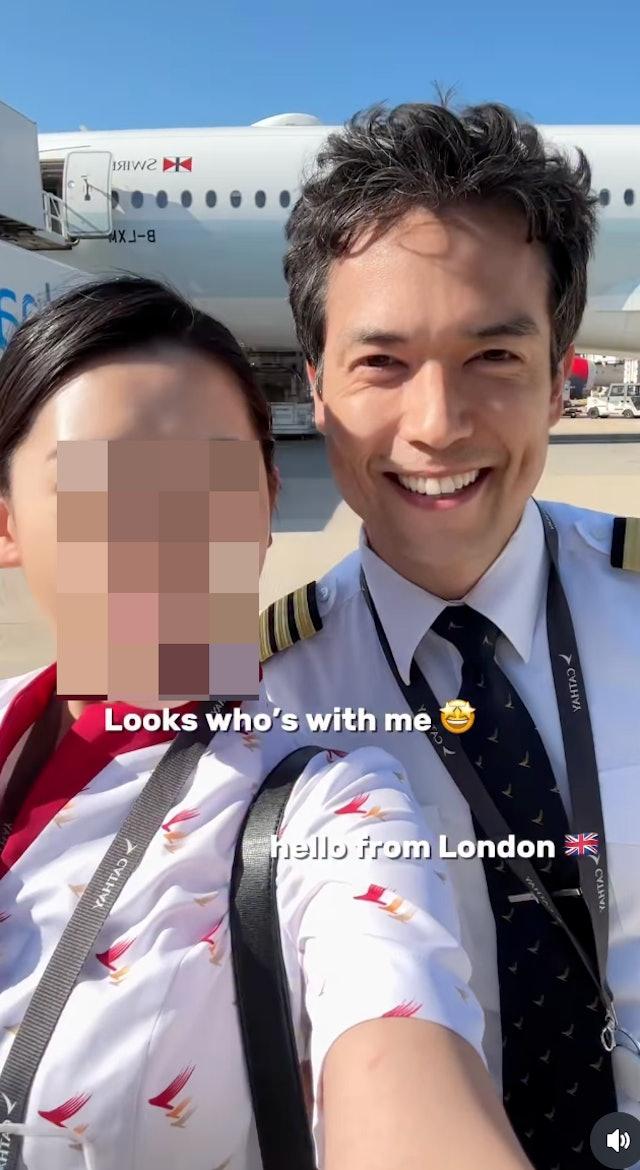 麥大力與空姐在機場拍片打卡。(圖/翻攝自IG)