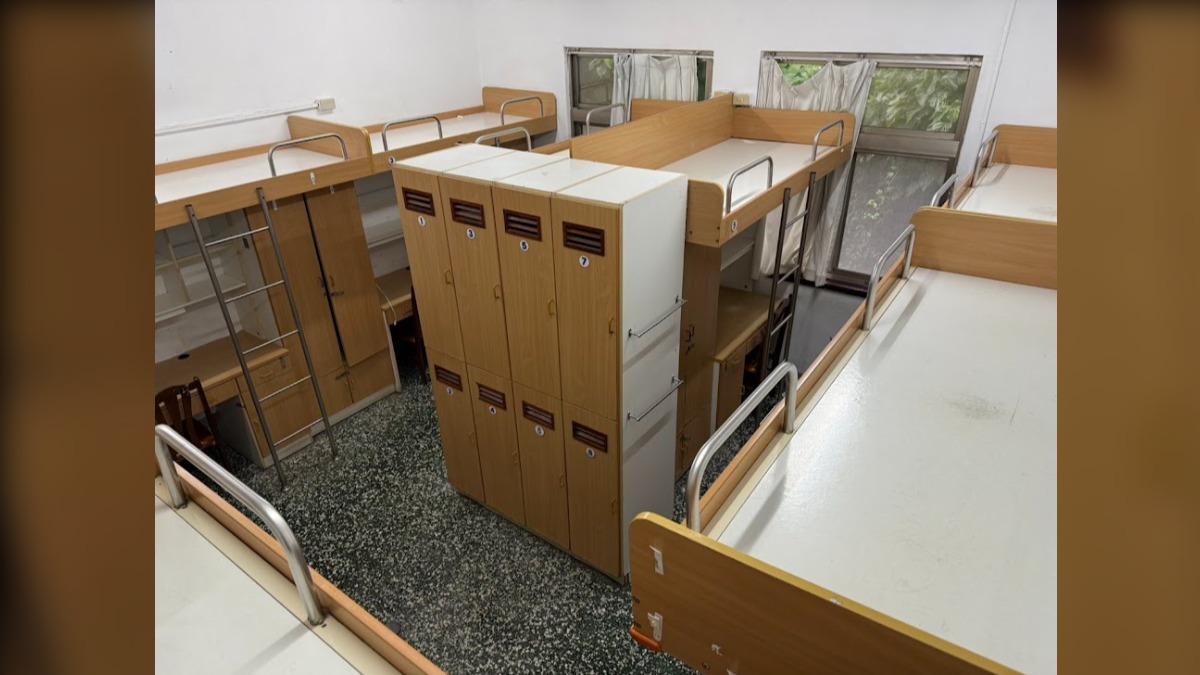 東吳大學生曬宿舍照!「8人大寢室」曝光 網全看傻
