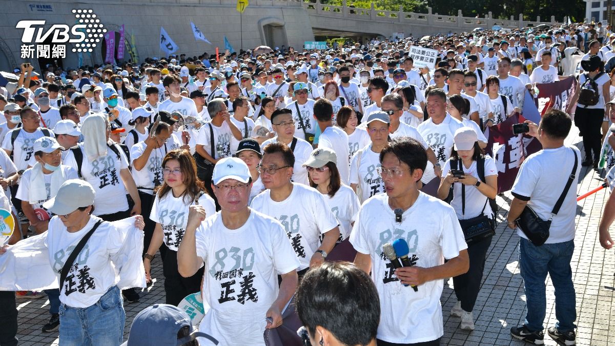 民眾黨舉辦走讀活動。(圖/胡瑞麒攝)