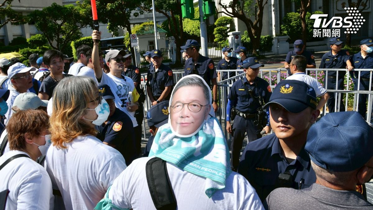 民眾黨今(30)日舉行「司法改革公民走讀」活動。(圖/胡瑞麒攝)