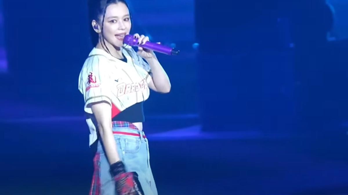 藝人的演出也吸引了平時不看球的歌迷進場體驗棒球賽。(圖/翻攝自味全龍IG)