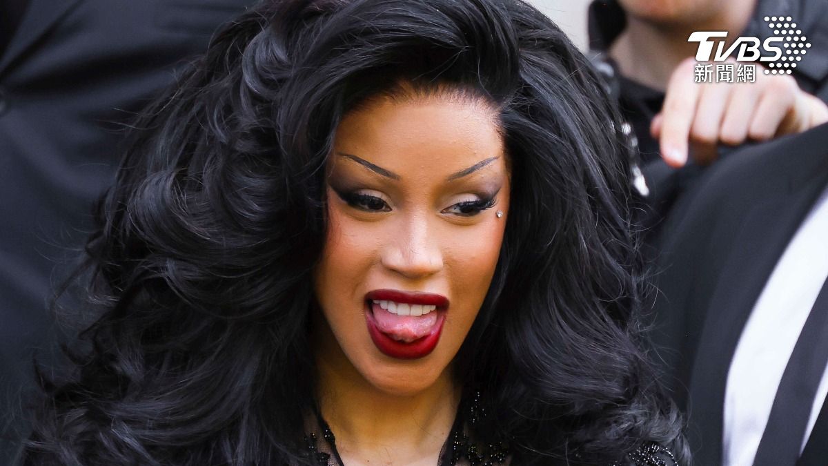 Cardi B 7億官司勝訴!趁勢推出「法院迷因」新專輯