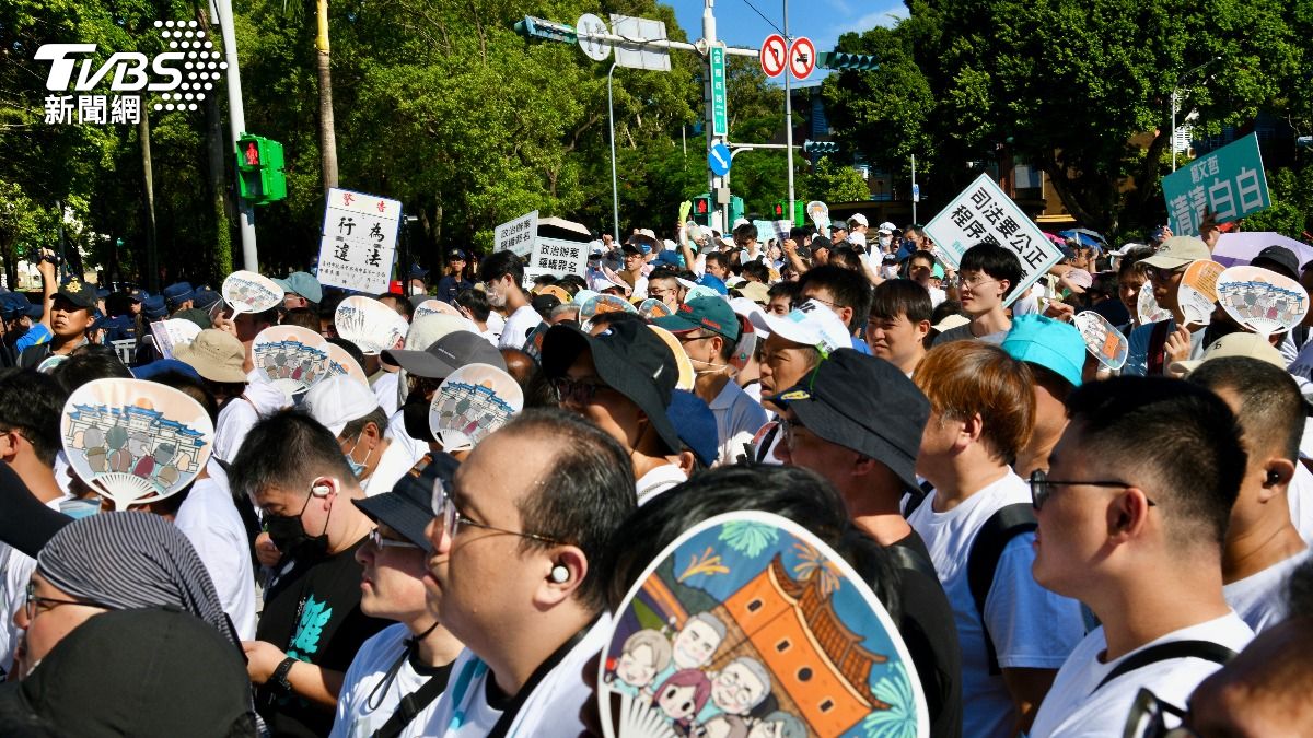 民眾黨舉辦走讀活動。(圖／胡瑞麒攝)