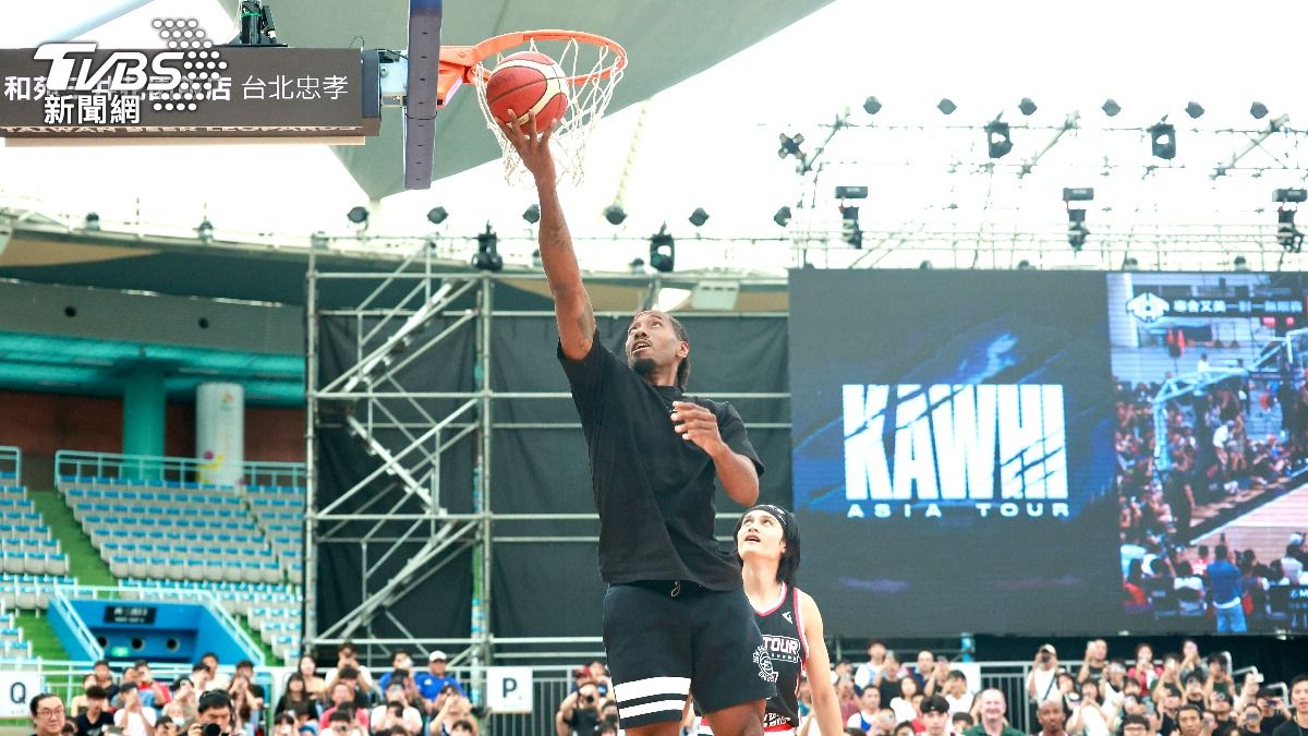 NBA球星雷納德上籃。(圖/華子琛攝)