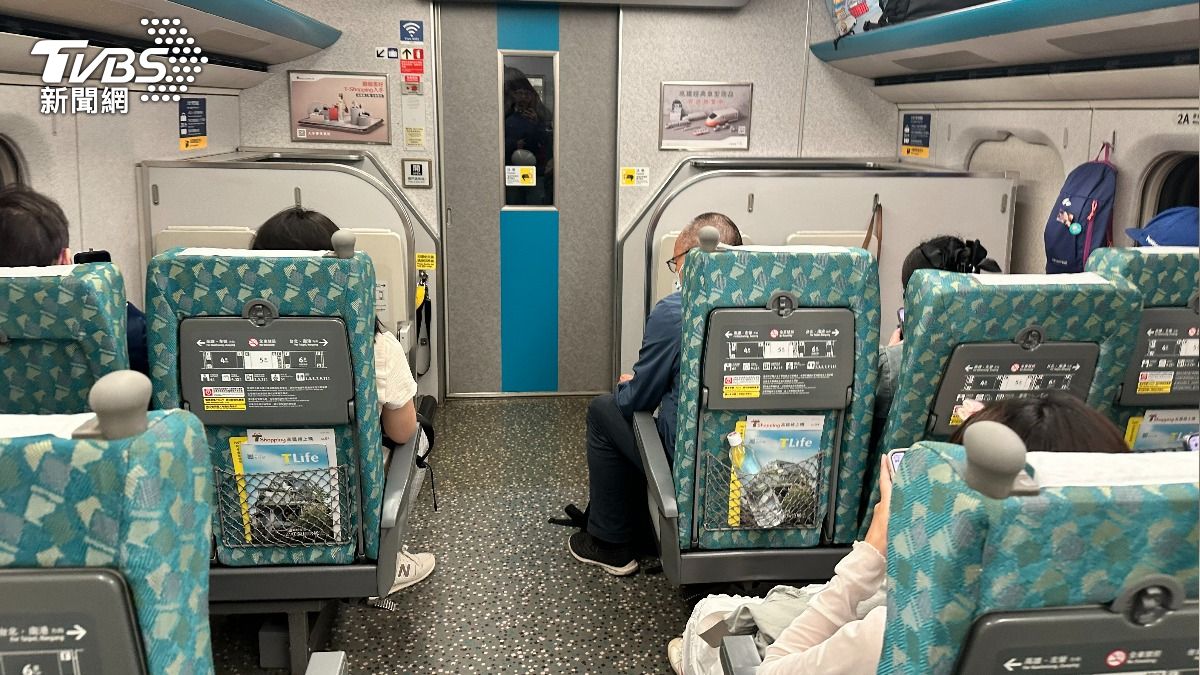 高鐵9月22日將可拒載坐、臥車廂走道妨礙秩序旅客。(圖/程子奕攝)
