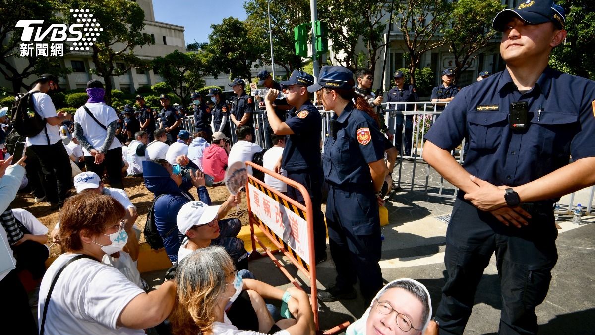 這起活動也和警方爆發多起推擠衝突。(圖/胡瑞麒攝)