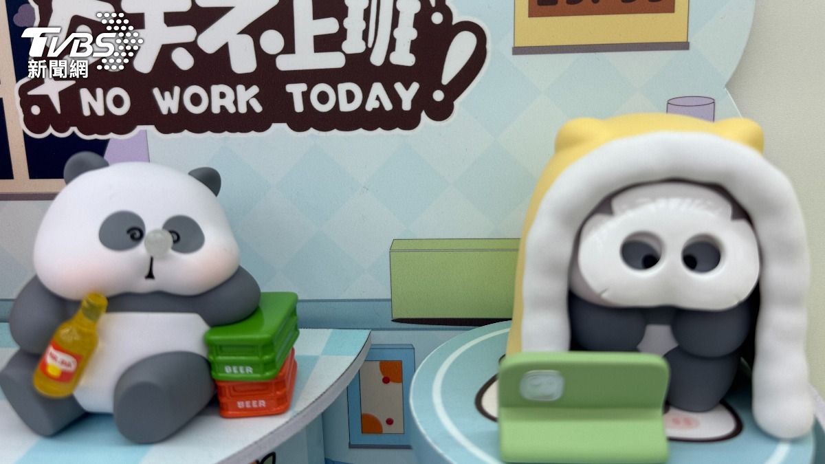 東莞潮玩廠商Toy City發出自家IP「耙老師」,大受歡迎。(圖/TVBS)